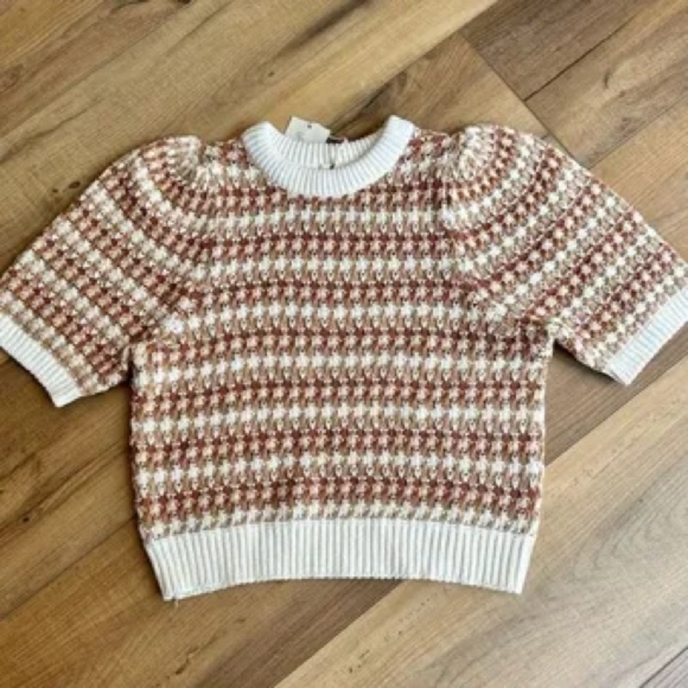 UNIVERSAL THREAD SHORT SLEEVE SWEATER
